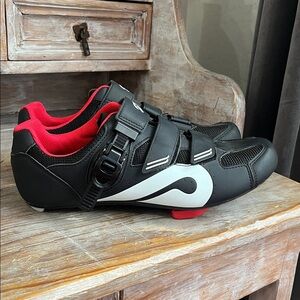 ❤️Peloton Cycling shoes size 44 unisex black red biking athletic gym